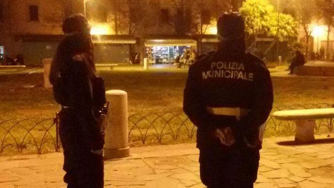 E per l’emergenza ecco una pattuglia dei vigili urbani