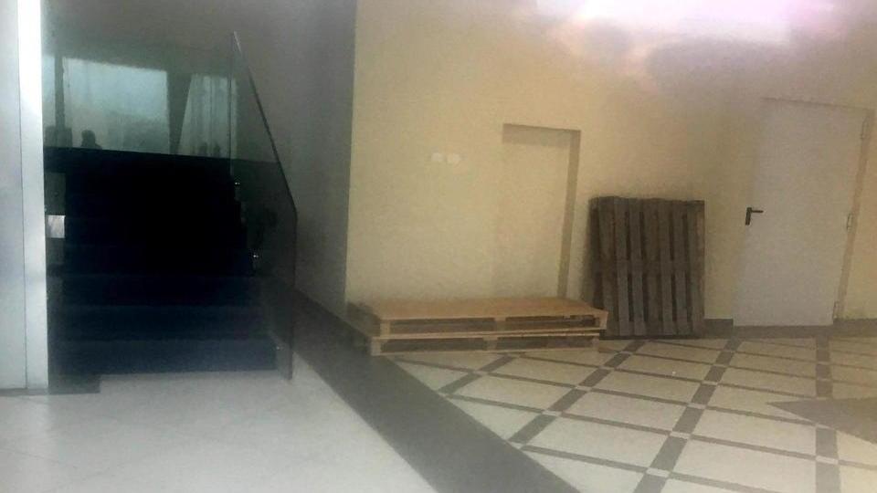 Piazzale aperto da otto mesi ma lo Scoglio è ancora vuoto