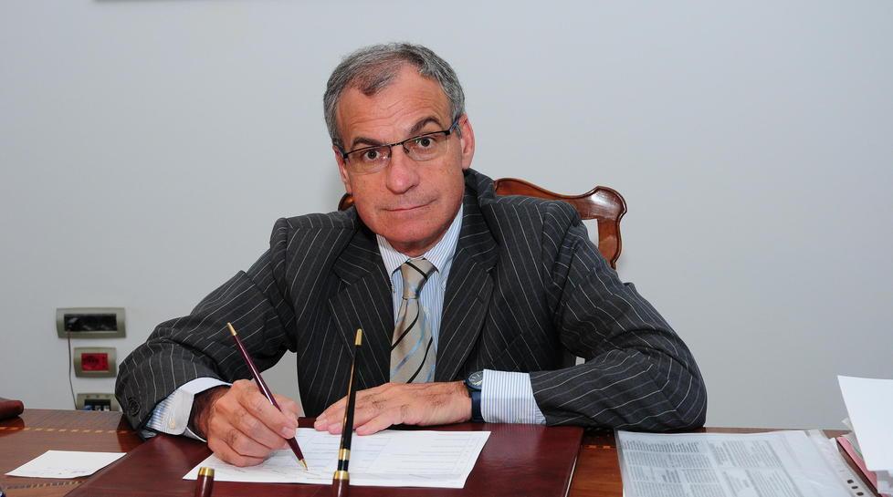 Abusi a "Jhonny Paranza", l'avvocato: «Chiosco smontabile, l’edilizia non c’entra» 