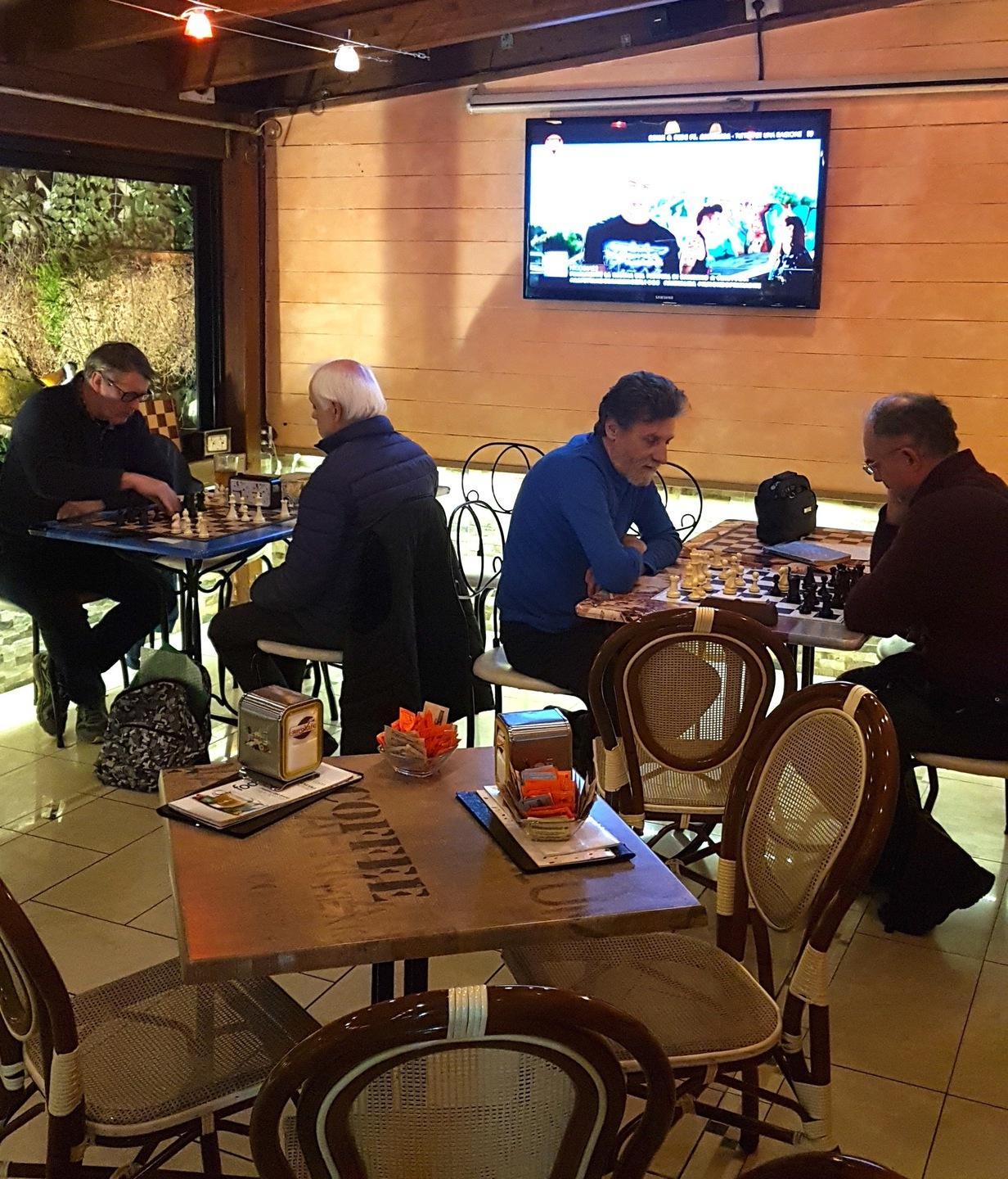 Scacchi, il gioco si promuove nei locali pubblici della città