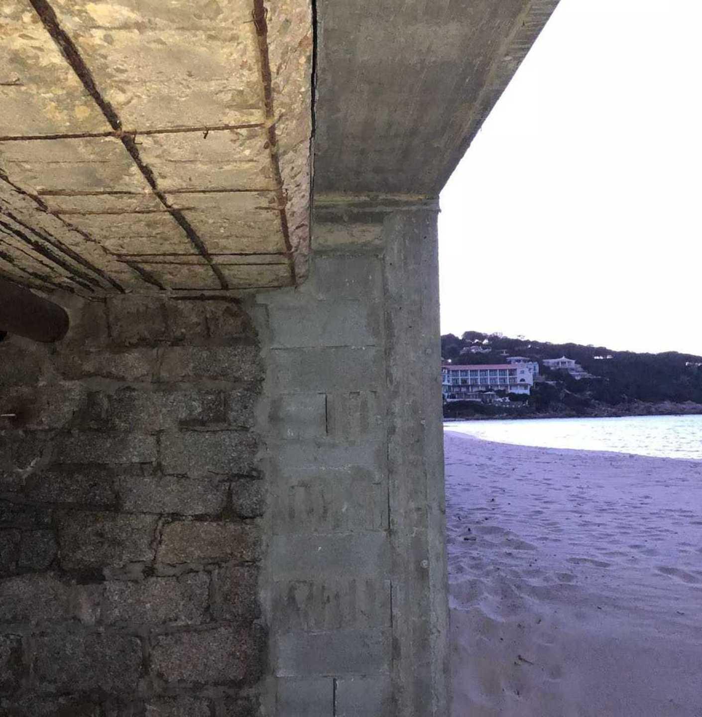È ancora scontro sul muro sulla spiaggia 