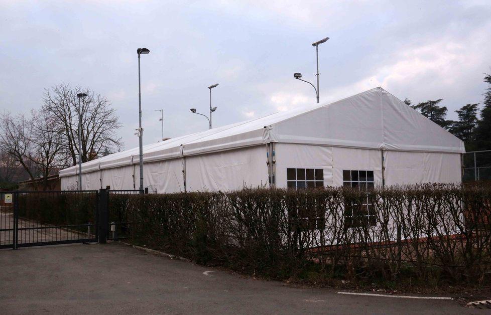 Cantiere al Circolo tennis aperta una tensostruttura 