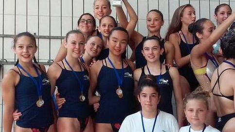 Un gruppo di giovani atlete dell'Azzurra