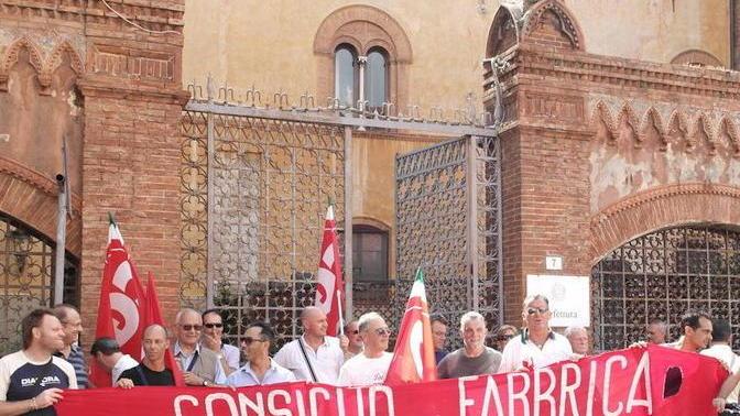 Ordini e operai ci sono, ma l’iter è bloccato
