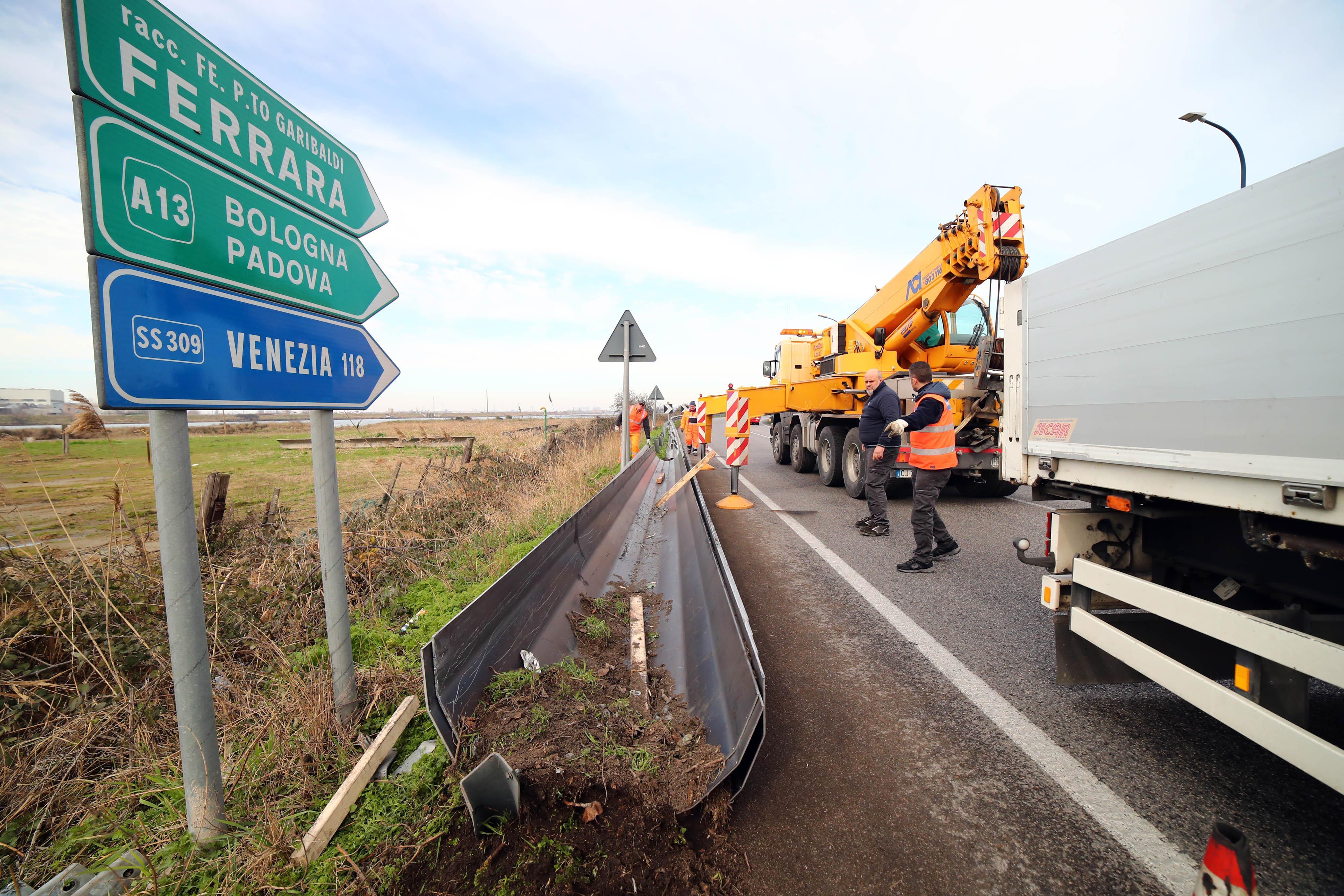 Incidente con mezzi pesanti sulla Romea (foto archivio)