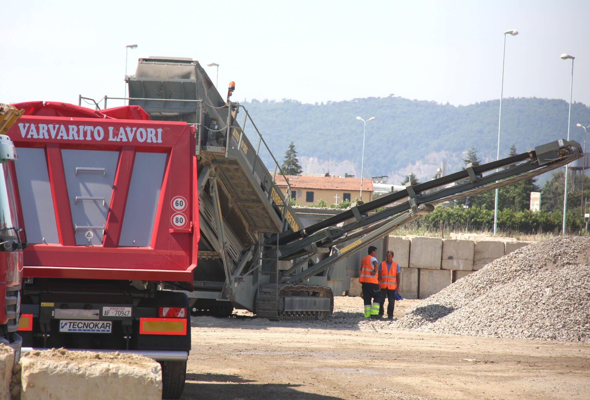 L'area di lavorazione di inerti della Varvarito