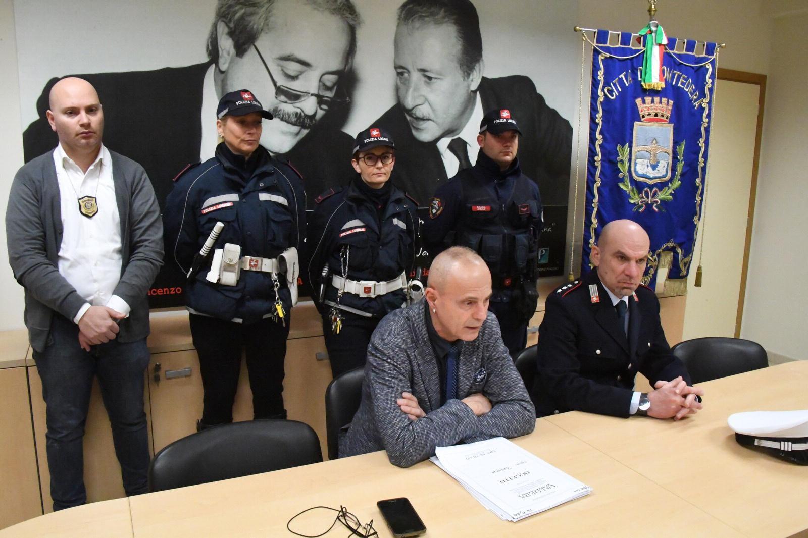 La conferenza stampa della polizia municipale (Foto Silvi)