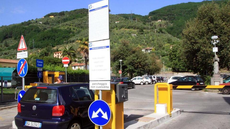 In sette bloccati dentro il parcheggio dell'ospedale di Pescia»