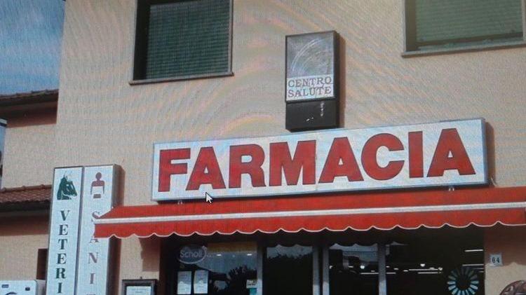 Ladri alla farmacia Macchi: rubati soldi e cosmetici