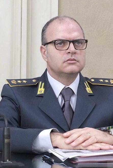 Si intasca i soldi di un malato mentale: legale in manette