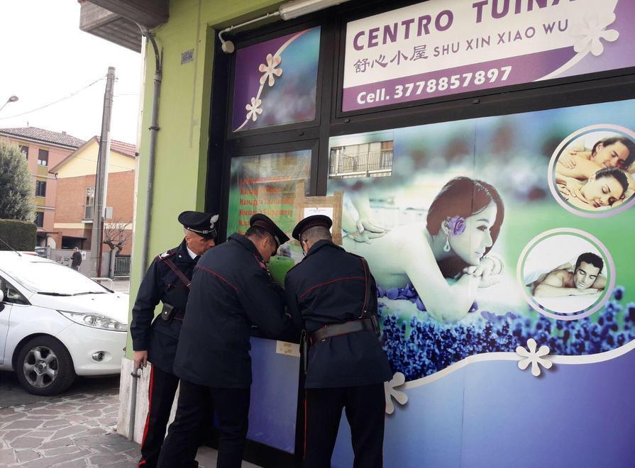 Formigine, un centro massaggi ma... a luci rosse 
