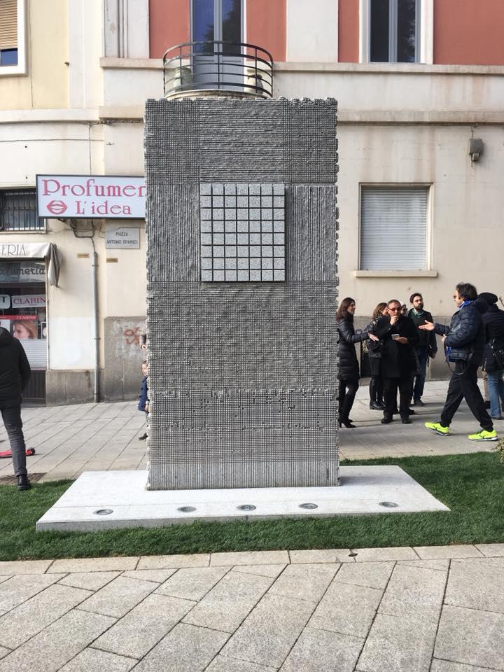 La scultura che Pinuccio Sciola ha dedicato ad Antonio Gramsci