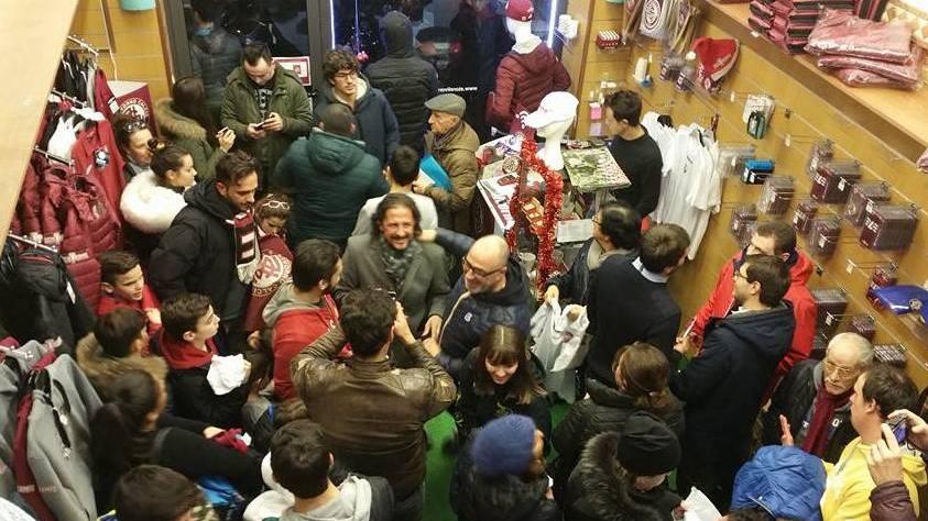 Rubano maglie e pc al negozio del Livorno calcio