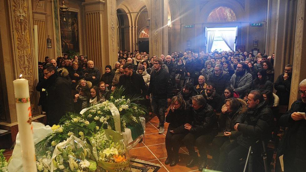 Sassuolo. Andrea Gilioli, il saluto con l’amato tricolore e la musica dei Pooh