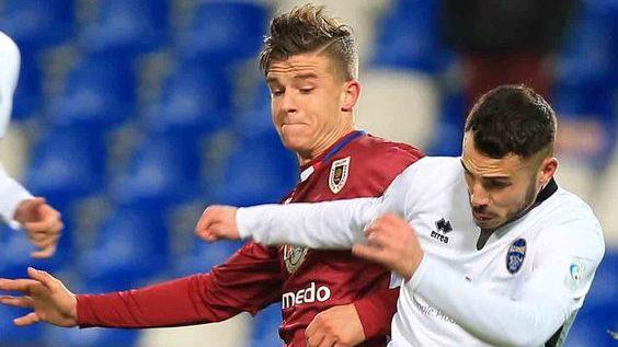 Ovazione per Cattaneo lui prova subito a segnare