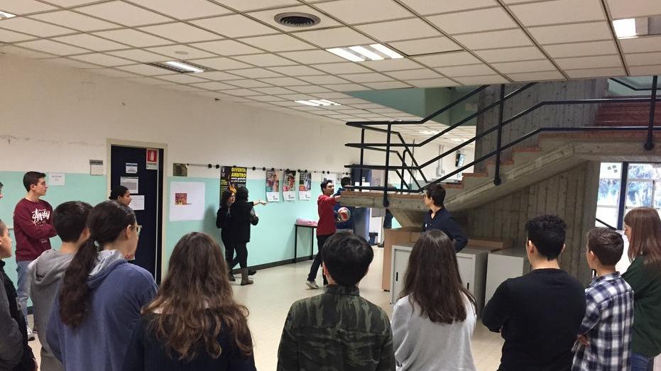 Al Russell le leggi della fisica le dimostrano gli studenti