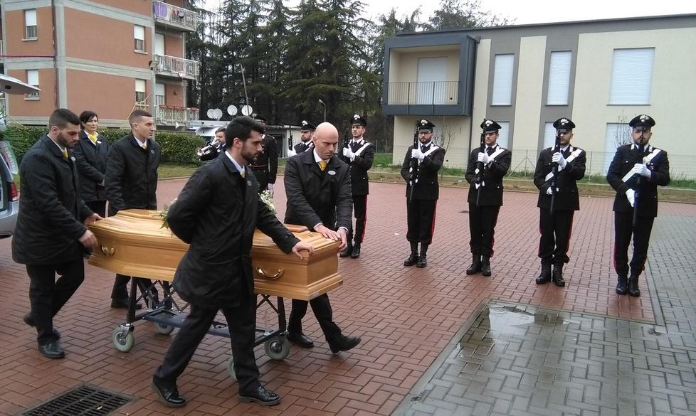 Gli onori dell’Arma per l’addio ad Antonio