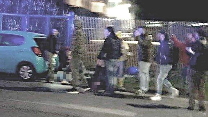 Con l'auto uccide un ragazzo e fugge: Viareggio sotto choc