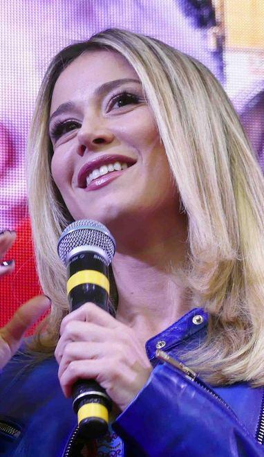 La bellezza e la musica accompagnano i carri