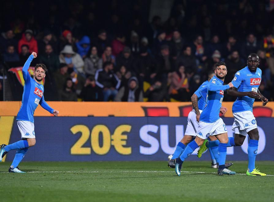 Il Napoli stende il Benevento e mantiene la vetta 