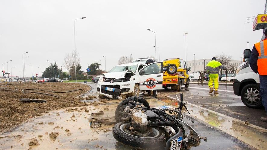 Schianto mortale, dubbi sulla illuminazione