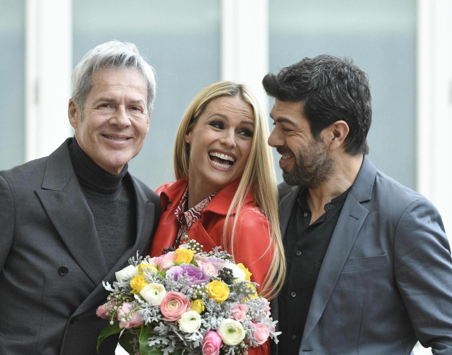 Sanremo, prove blindate tra duetti e gag 