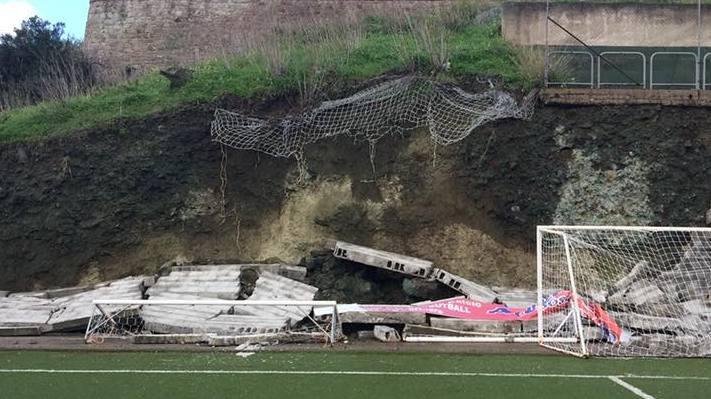 Bosa, una frana sfiora il Campo Italia