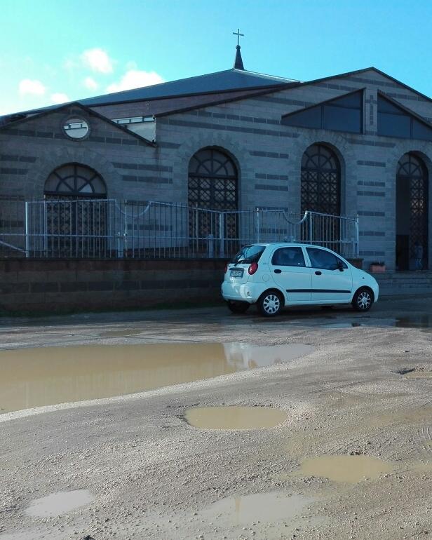 La parrocchia dei salesiani resta ancora nel pantano
