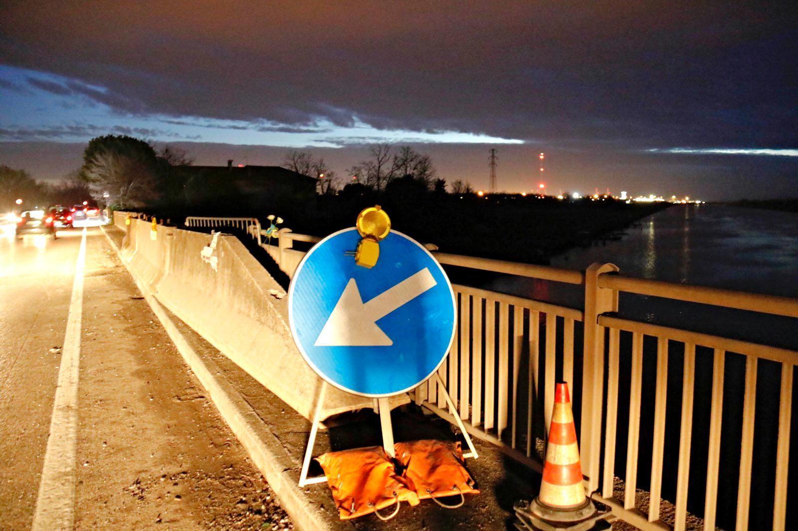Tragedia dello Scolmatore, sotto inchiesta il ponte di Anas senza guardrail