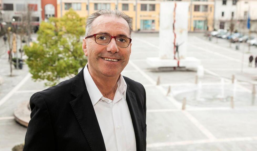 In primo piano Marco Mazzanti, sindaco di Quarrata (foto Gori)
