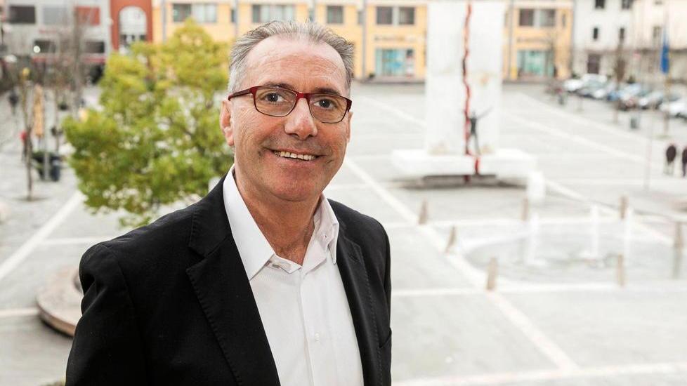 In primo piano Marco Mazzanti, sindaco di Quarrata (foto Gori)