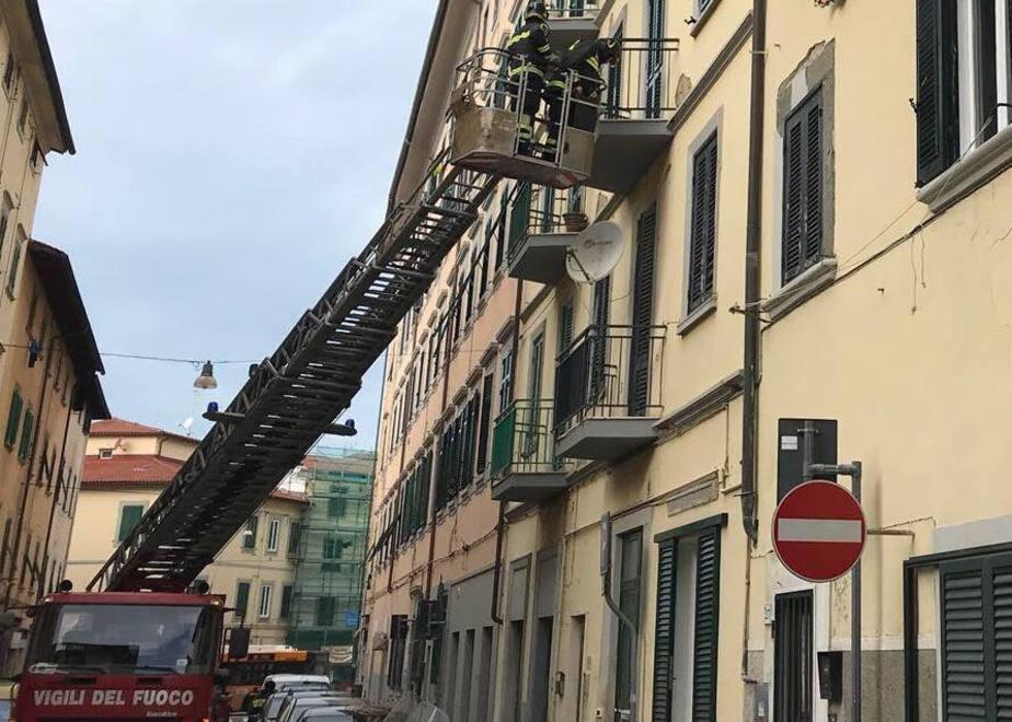 Intonaco pericolante in zona Garibaldi