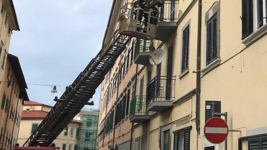 Intonaco pericolante in zona Garibaldi