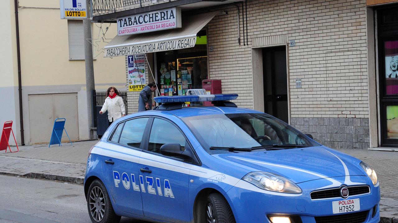 Modena, deruba anziana nella casa dove lavora