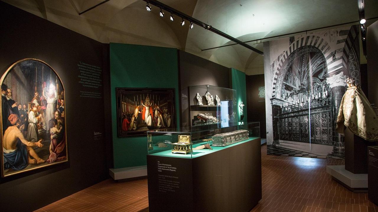 La mostra "Legati da una cintola"