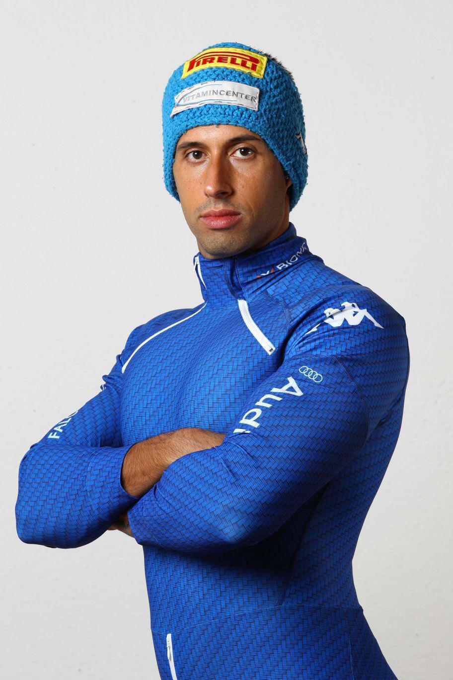 Francesco Costa con la tuta azzurra