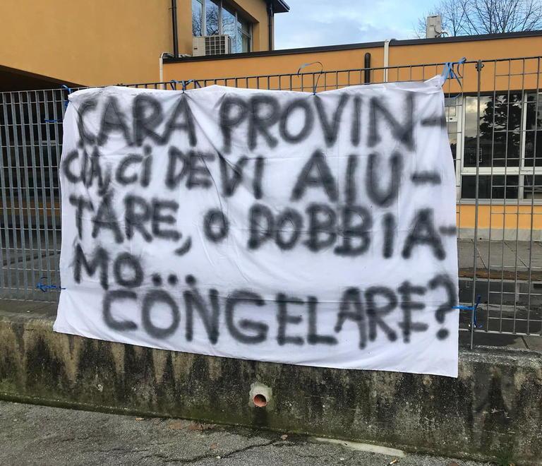 Al freddo mezzo istituto Capitini e gli studenti scendono in strada 