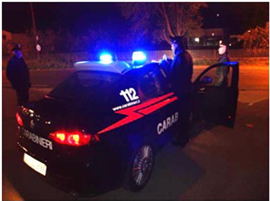 Si impicca in camera a 22 anni 