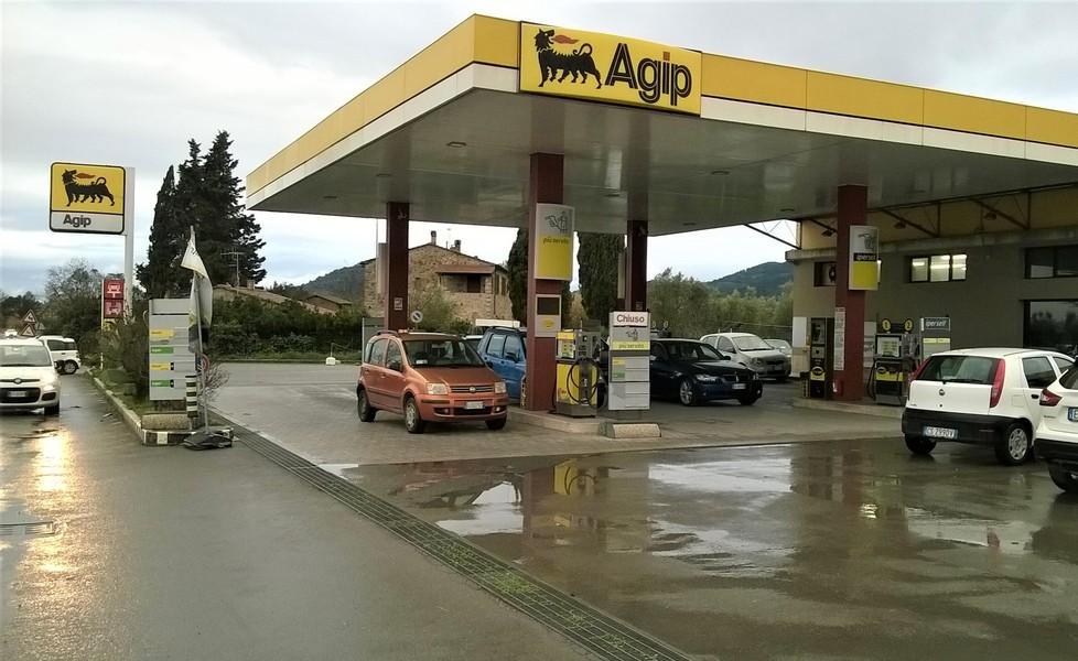 La gestione del distributore Agip affidata alla Comunità Cooperativa 