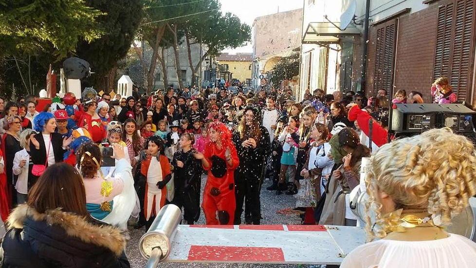 Tanti veglioncini e domenica al via le sfilate dei carri