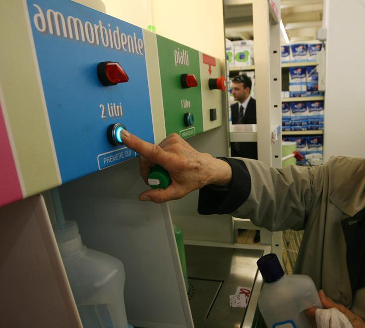 Sconti sulla tariffa rifiuti per chi vende merce sfusa 
