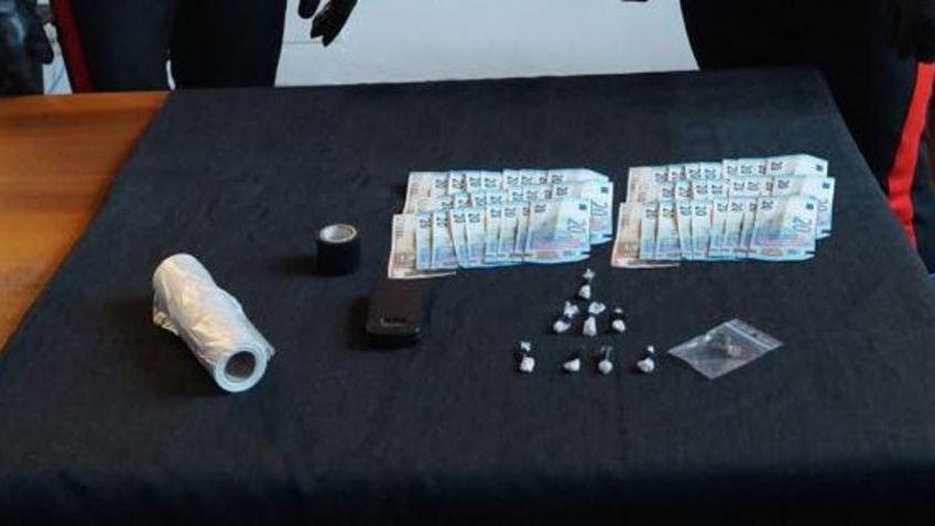 Scoperta coppia di pusher Un arresto e una denuncia