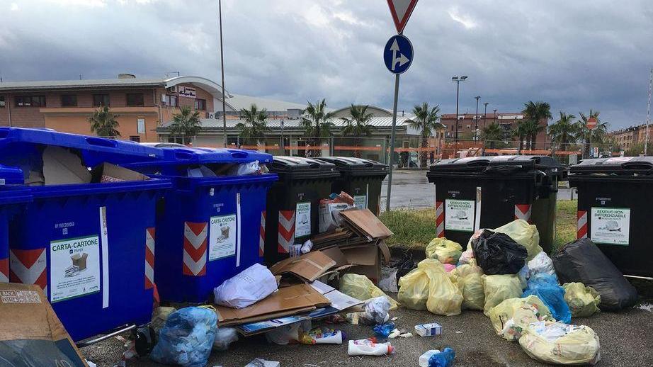 Rifiuti alla Leccia. «È un disastro»