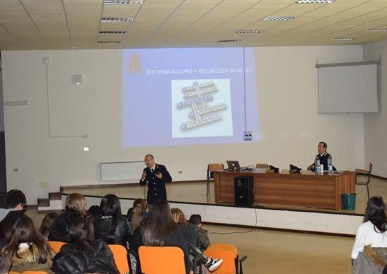 Internet day, polizia postale contro il cyberbullismo