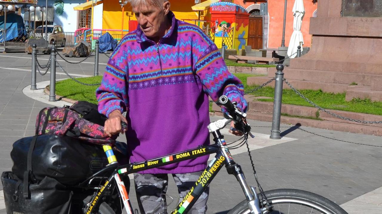 Il senso di Janus per la bici: tour mondiale a 81 anni