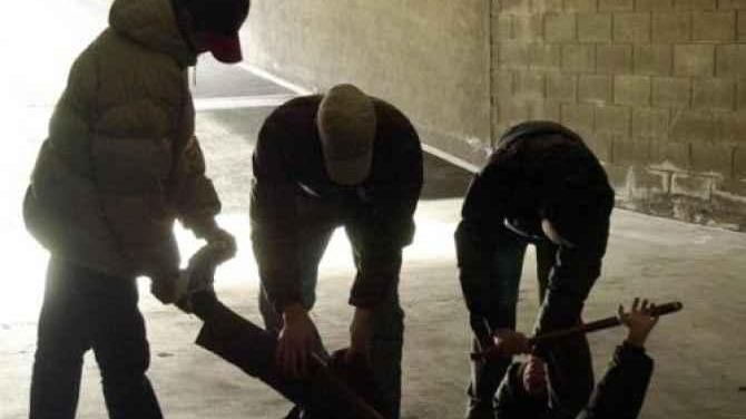 Carpi. Preso a calci e pugni da nove bulli in centro. Tutti denunciati