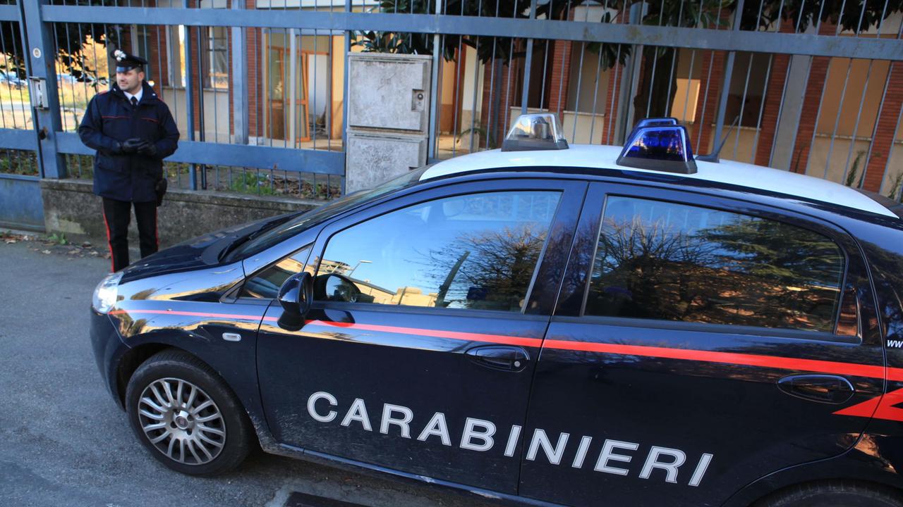 Reggio Emilia, in casa lo shop dello spaccio: arrestato un insospettabile 31enne