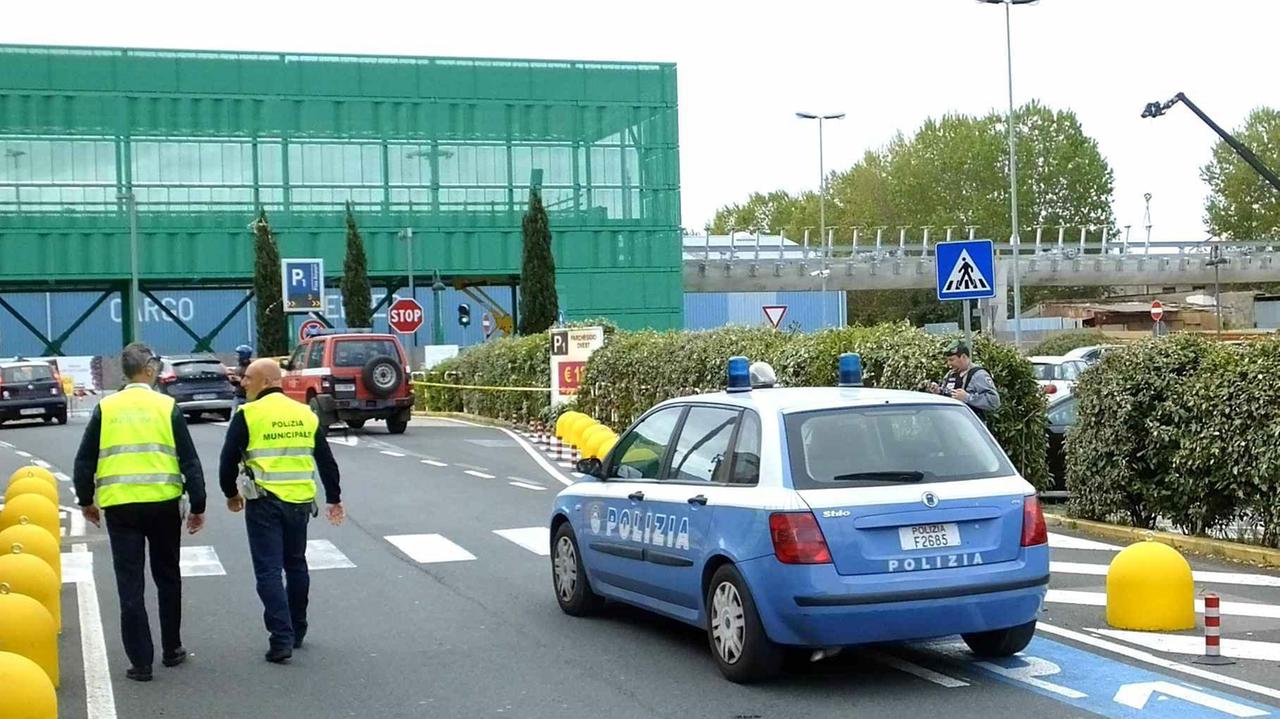 Bloccato dalla polizia all'aeroporto di Pisa un pakistano ricercato