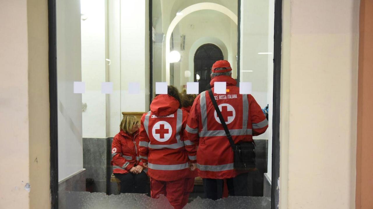 Soccorritori della Croce rossa all'opera (foto di archivio)