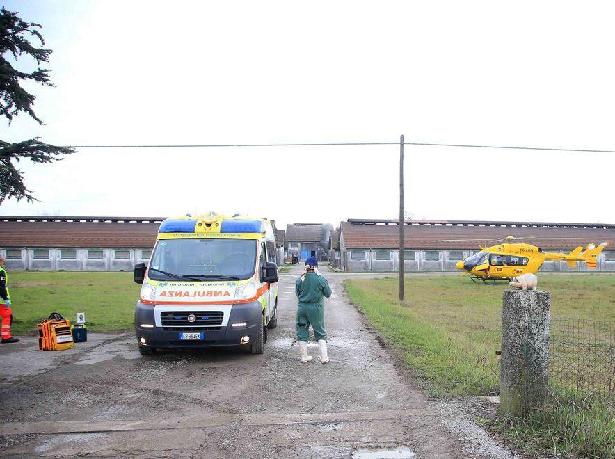 Cade dalle scale e finisce in ospedale 